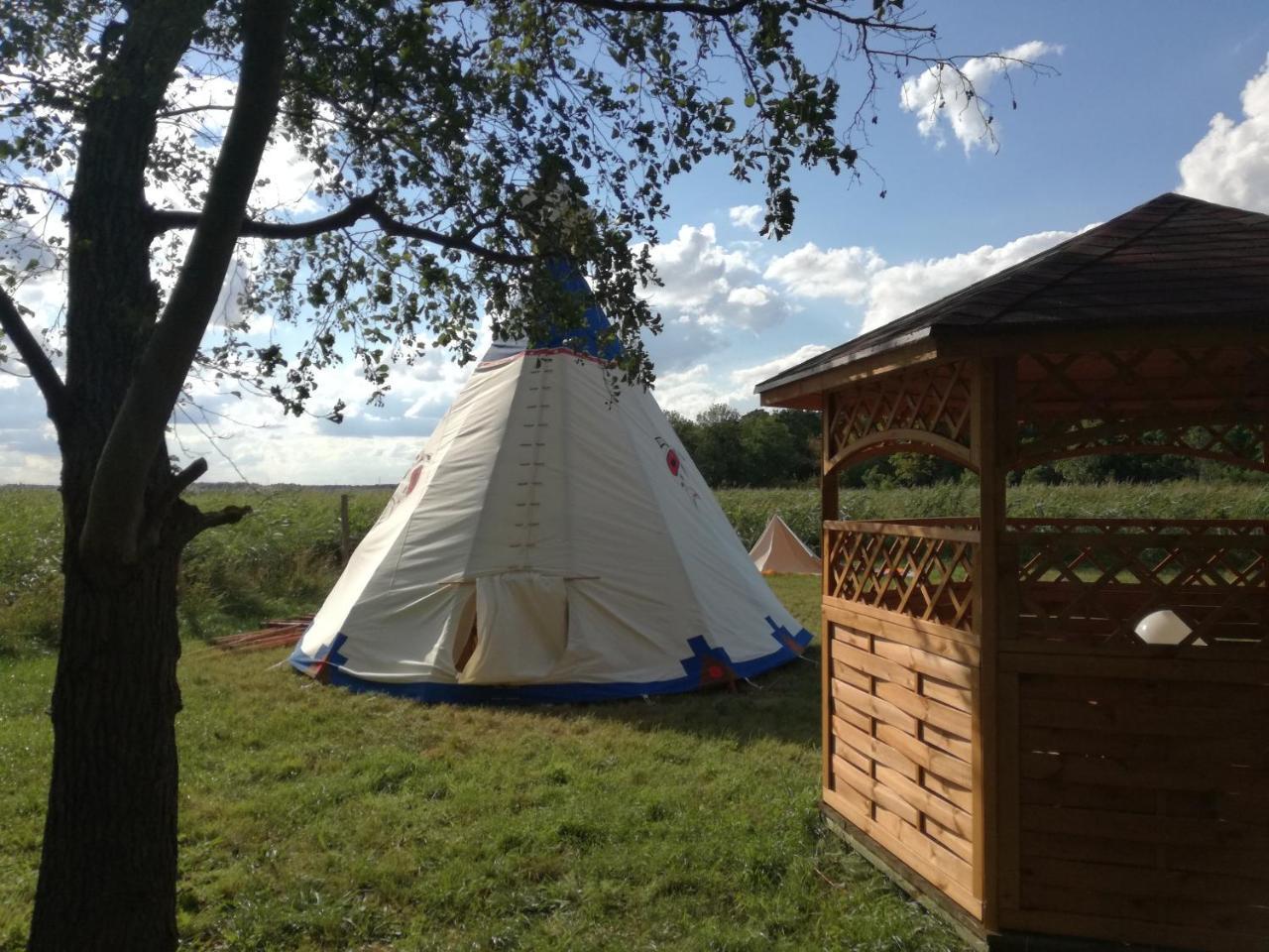 מלון נובה וארפנו Glamping Podgrodzie מראה חיצוני תמונה