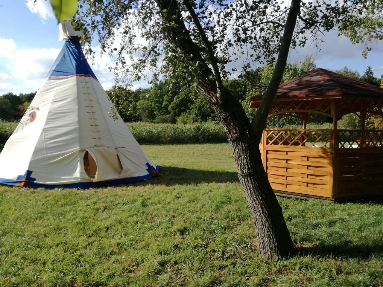 מלון נובה וארפנו Glamping Podgrodzie מראה חיצוני תמונה