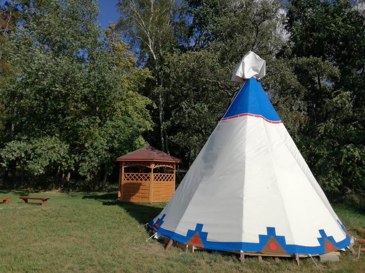 מלון נובה וארפנו Glamping Podgrodzie מראה חיצוני תמונה