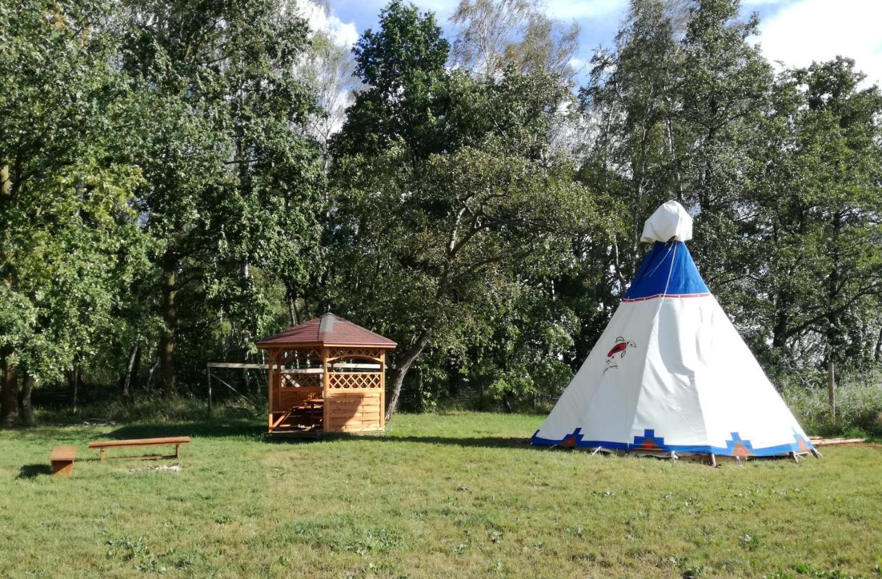 מלון נובה וארפנו Glamping Podgrodzie מראה חיצוני תמונה